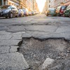 Schlaglöcher: Was tun, wenn das Fahrzeug beschädigt wird?