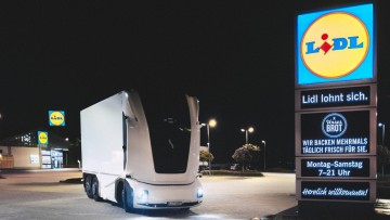 Autonomer E-Lkw von Einride im Einsatz bei Lidl