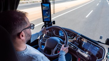 Lkw mit Spiegelersatzsystem