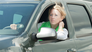 Frau im Auto