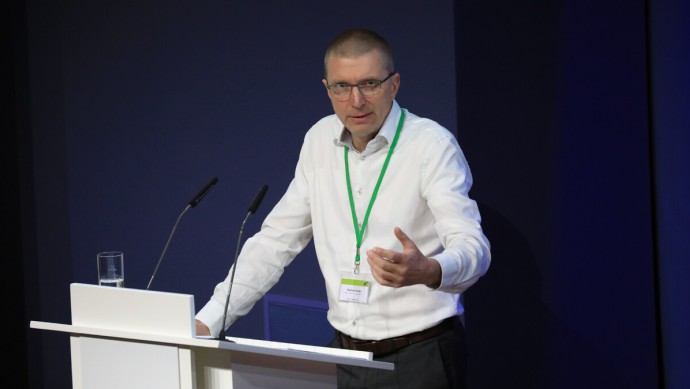 Mathias Rüdel von der arge tp21 bei den Dialogen am FLK 2025