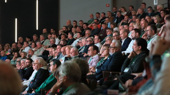 Das Plenum bei den Dialogen am FLK 2025
