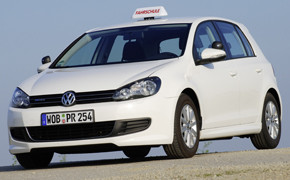 Wartungsverträge: Volkswagen dehnt Fahrschul-Serviceangebot aus GolfVI_Fahrschulauto_Web
