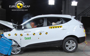 Fünf Sterne für Citroën C4 und Hyundai ix35 Hyundai ix35 beim Chrashtest