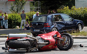 Unfall ohne Bezug zur Tätigkeit ist kein Arbeitsunfall Motorradunfall