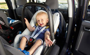 Kind im Auto