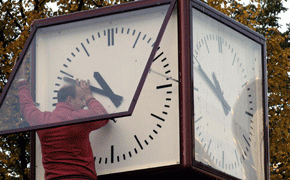Erhöhte Unfallgefahr durch Zeitumstellung Zeitumstellung Uhr