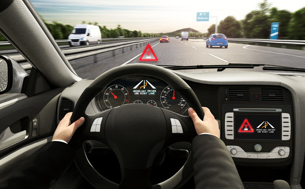 Falschfahrerwarnung im Auto