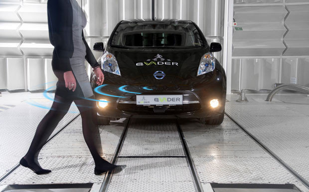 Nissan: Elektroautos warnen Fußgänger
