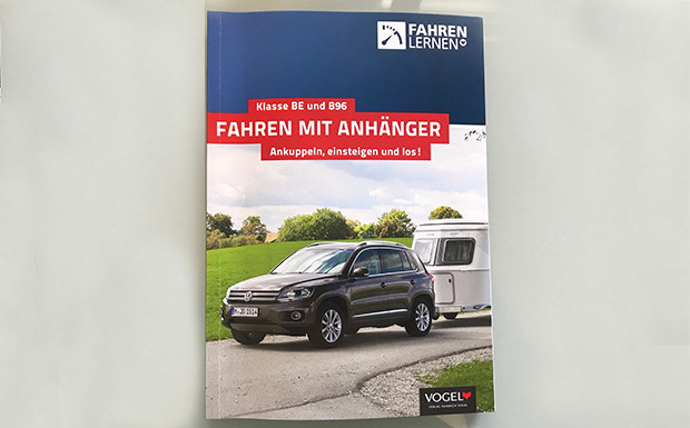 Kompaktes Wissen: Broschüre zum Fahren mit Anhänger