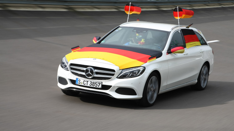 Was taugen die EM-Fanartikel fürs Auto?