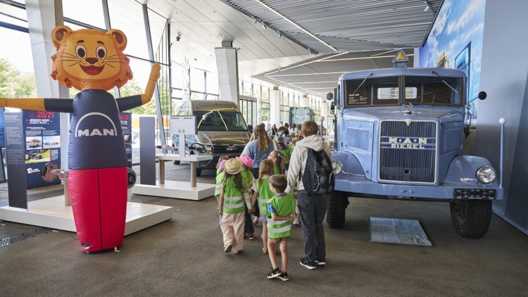 Verkehrserziehung Kinder bei MAN Trucks