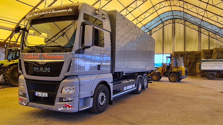 Fahrschul-Lkw