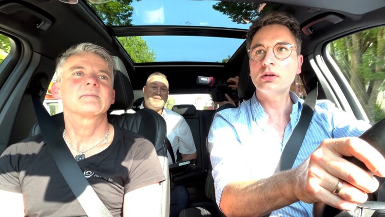 Andreas Herz vom BR bei der Fahrprüfung
