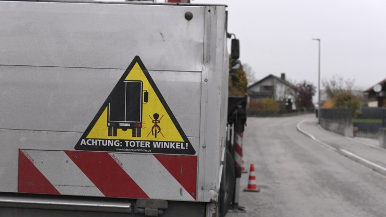 Warnung toter Winkel Lkw