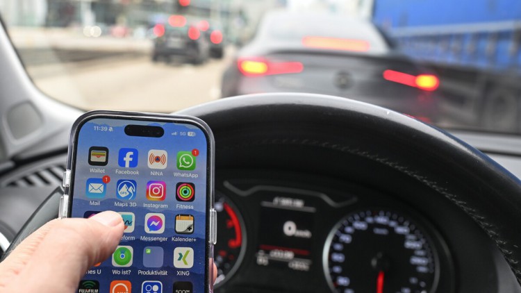 Handy am Steuer Mobiltelefon