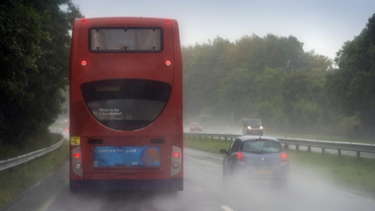 Linksverkehr England Bus Regen