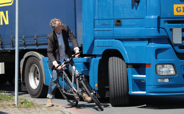 Einbaupflicht für Abbiegeassistenten in Lkw?