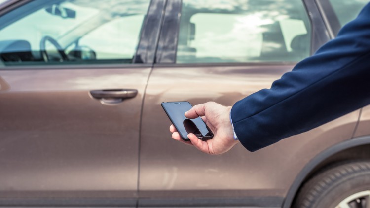 Mit dem Handy das Fahrzeug buchen und öffnen