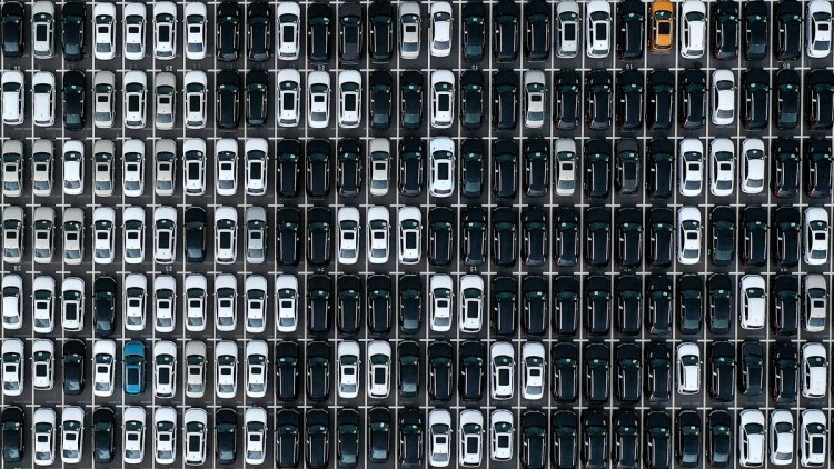 Autos am Hafen von Dalian