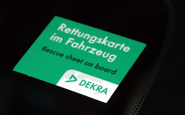 Nach einem Unfall: Schnelle Hilfe durch Rettungsdatenblätter
