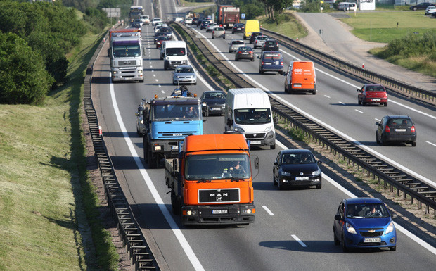 Licht-Test 2016: Düstere Bilanz für Brummis