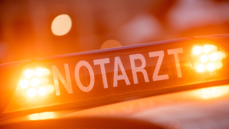 13.500 Euro Strafe, weil er Notarztwagen ausbremste
