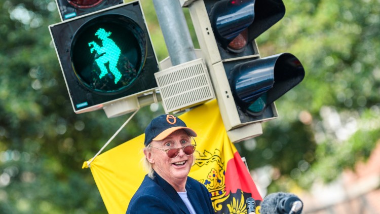 Ampel in Emden mit Otto-Motiv