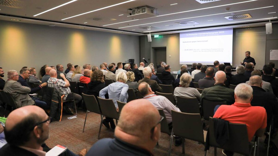 Raum mit Teilnehmern