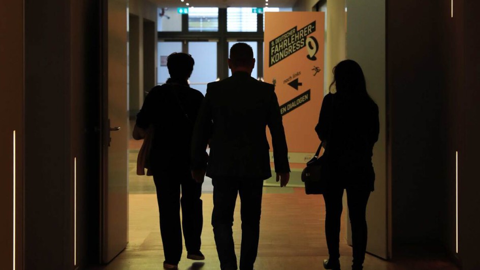 Personen auf dem Weg