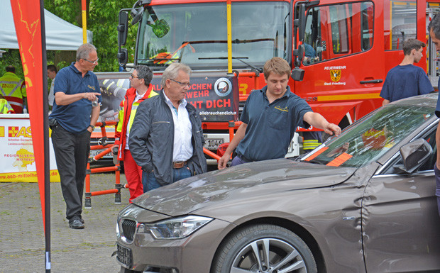 Dritter Hessischer Verkehrsinformationstag Unfallwagen
